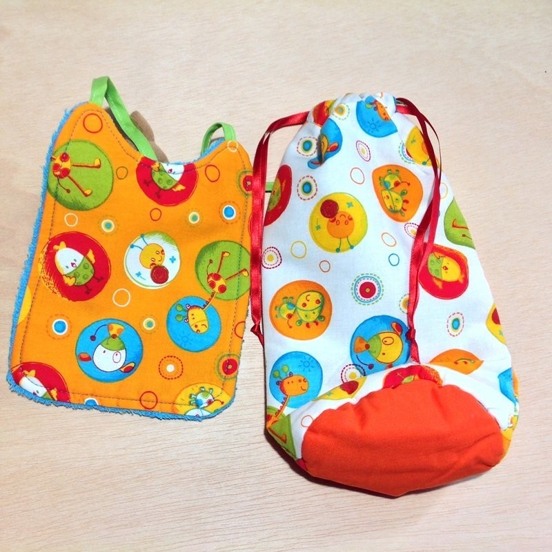 Conjunto bolsa biberón y babero - Imagen 3